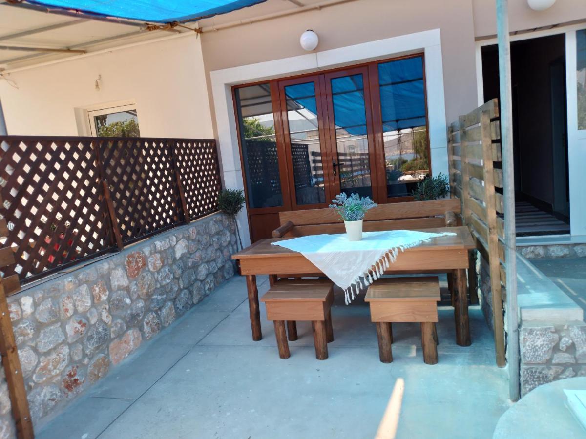 Manolakis Pizanias Apartment Emborios ภายนอก รูปภาพ