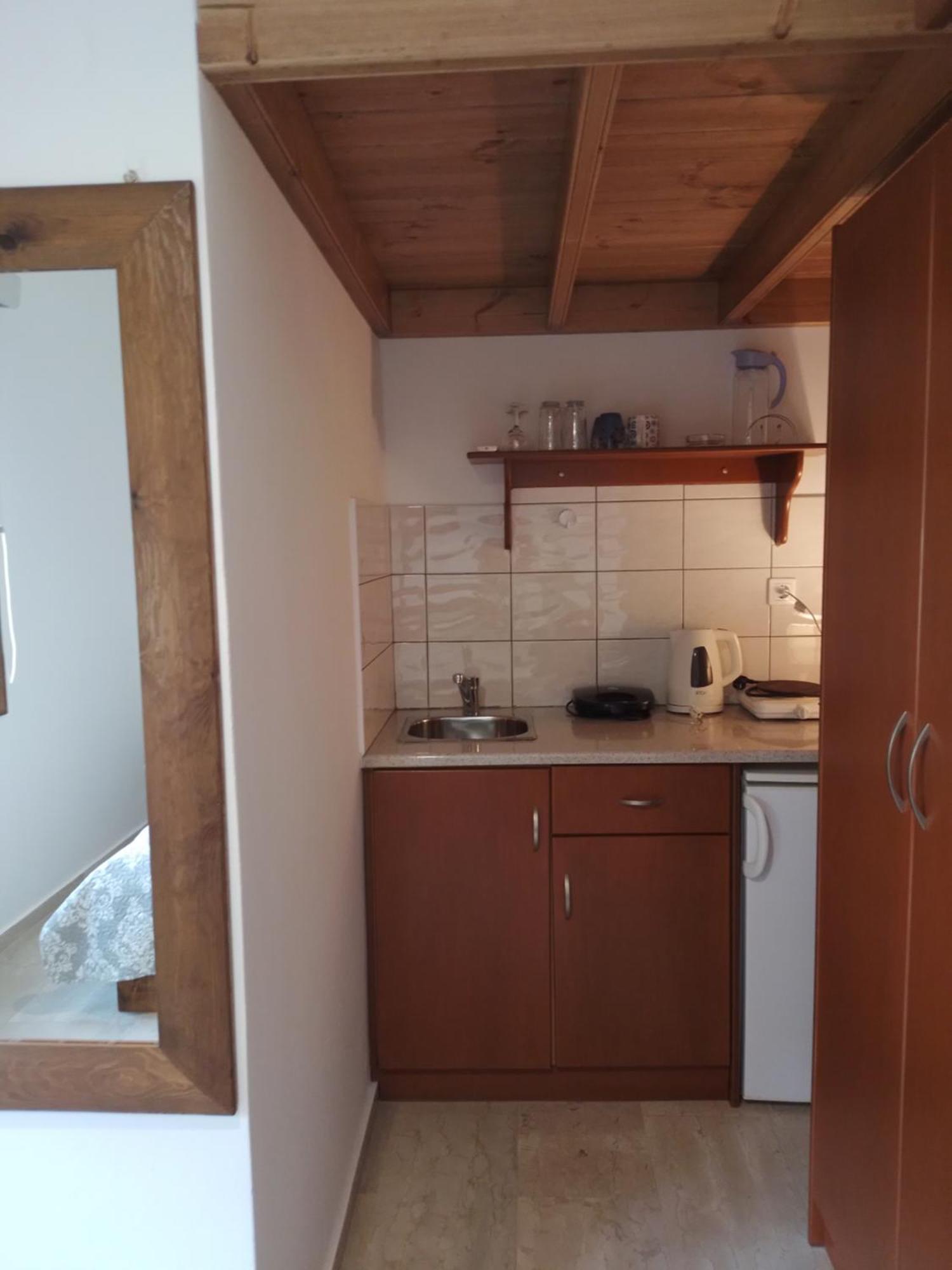 Manolakis Pizanias Apartment Emborios ภายนอก รูปภาพ