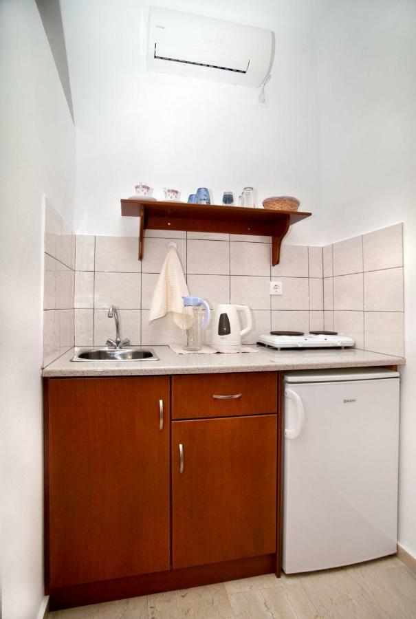 Manolakis Pizanias Apartment Emborios ภายนอก รูปภาพ