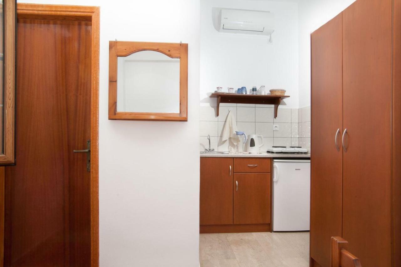 Manolakis Pizanias Apartment Emborios ภายนอก รูปภาพ